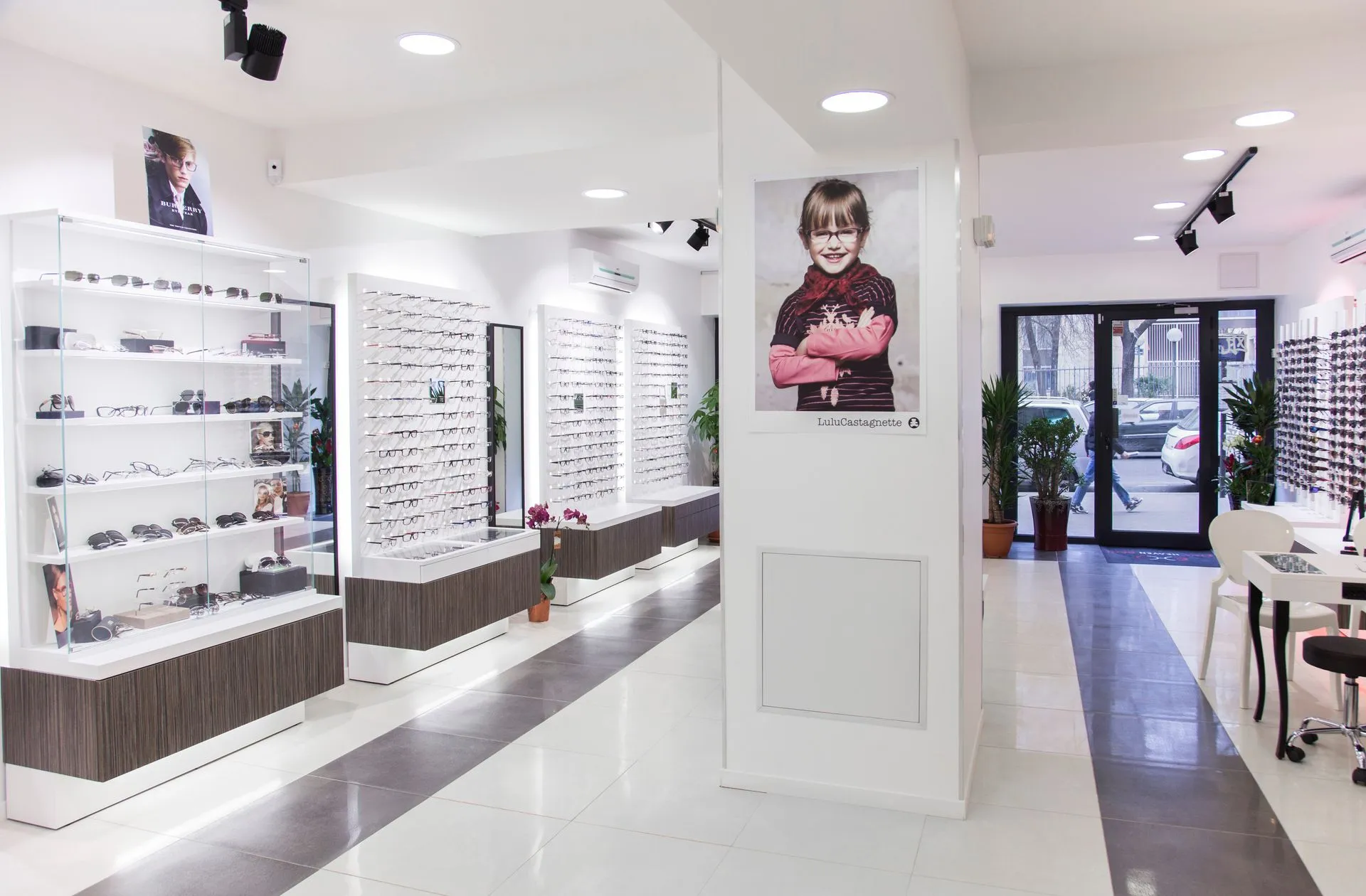 Intérieur du magasin Eye's Heaven Belleville